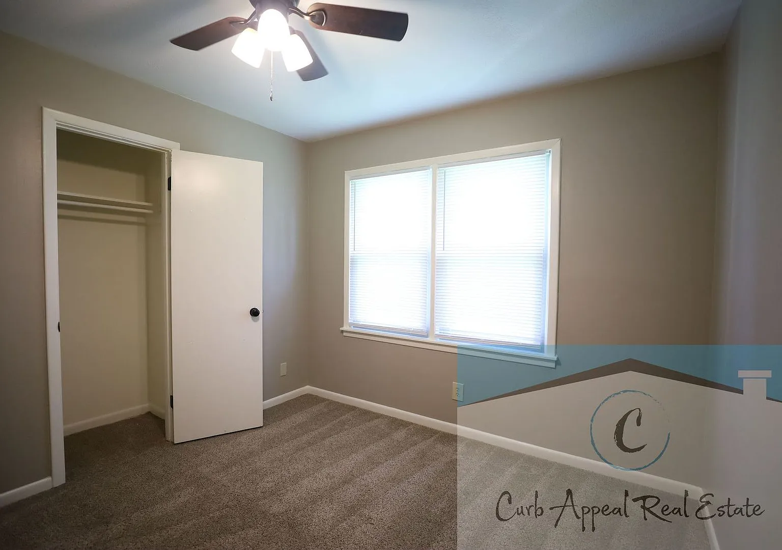 Recently renovated 3 bed 1 bath home with fenced yard!! — Photo 2