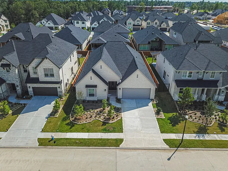 28156 Graywood Dr — Photo 2