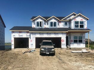 1917 Deer Run Dr, Mahomet, IL