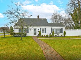 38 Moss Ln, Levittown, NY 11756