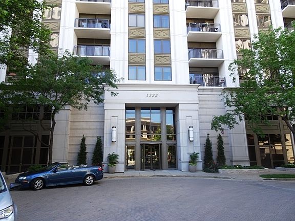 2nd image of 1322 S Prairie Ave Unit 1003