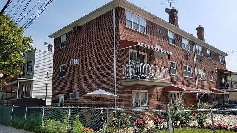 2nd image of 2861 Zulette Ave