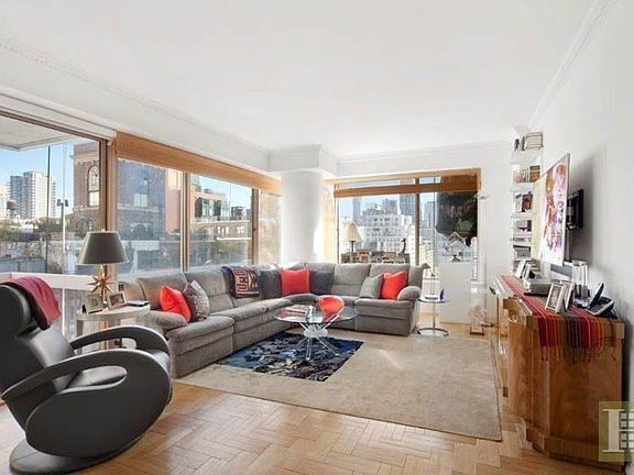 3rd image of 200 E 69th St APT 11B