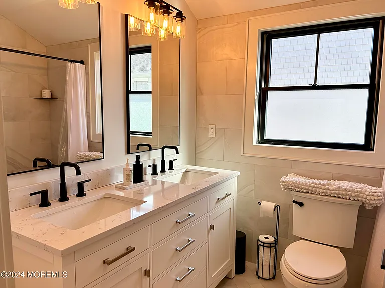 411 Sylvania Ave — Photo 24