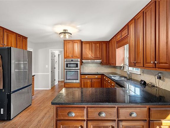 5th image of 177 Millbrook Farm Rd