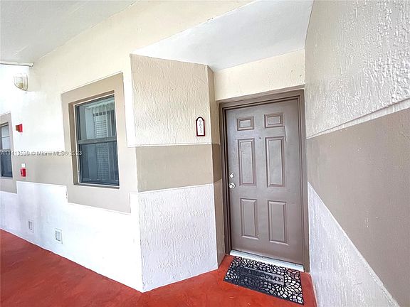 5th image of 9853 Nob Hill Ct #9853