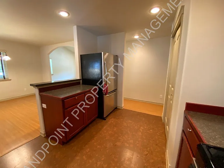 310 Huppert Ln — Photo 8
