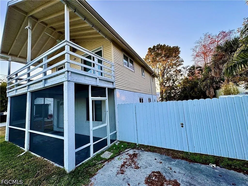 3 bed, 1.5 bath, 1800 sqft, $1,800 — Photo 2