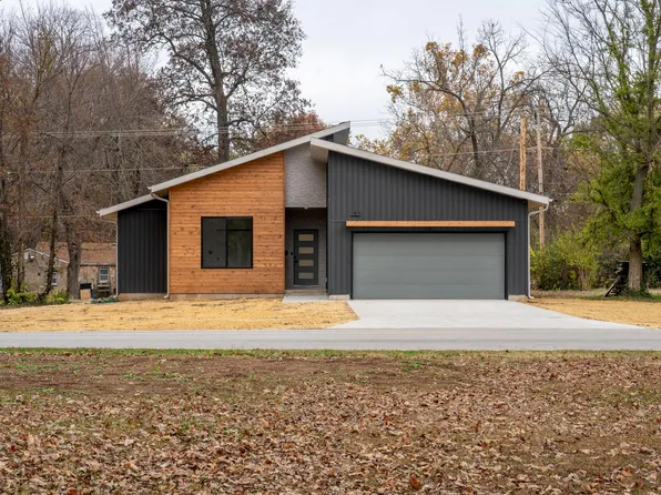 2821 W Grand Street, Springfield, MO 65802