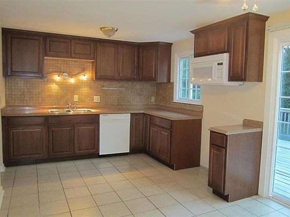 5th image of 3133 Charlotte Mill Dr