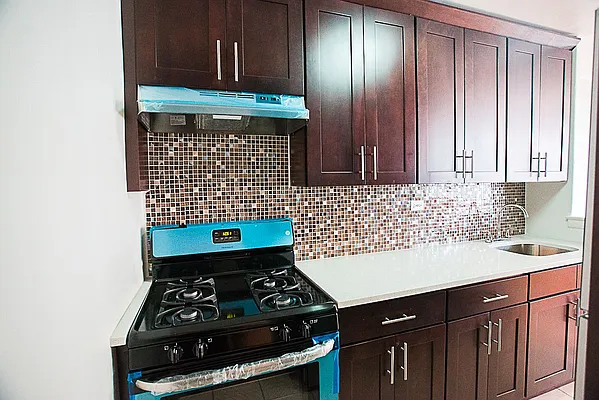 Rented by Living Room NY Corp | media 10