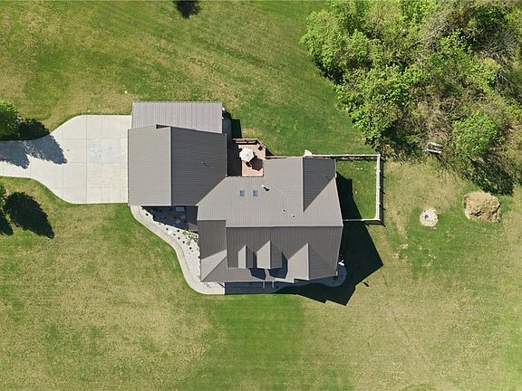 5th image of 1384 Spider Ridge Rd
