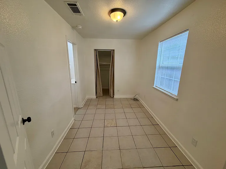 751 Angelus St — Photo 7