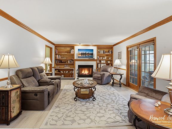 5th image of 1240 Plum Creek Dr