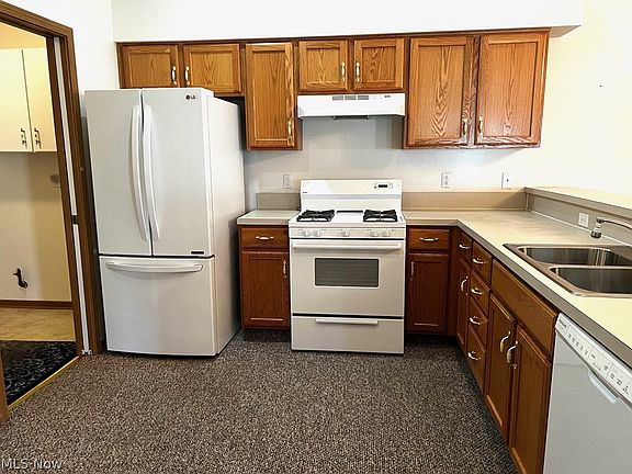 3rd image of 2104 Willow Brook Dr