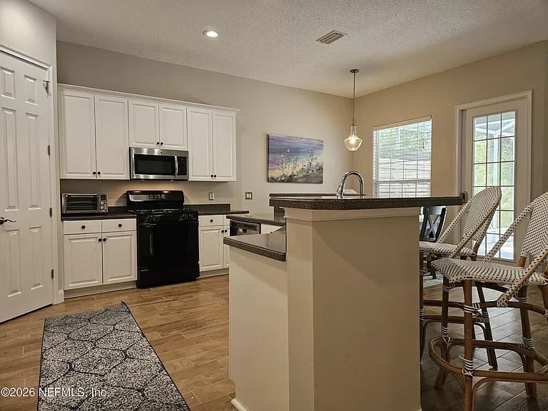 169 W Village Dr — Photo 8