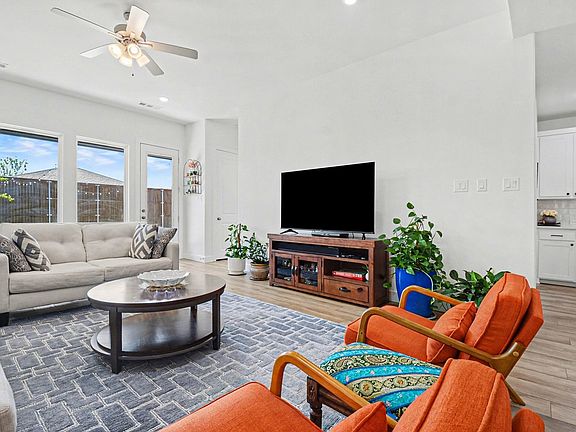 3rd image of 4905 Celestial Rd