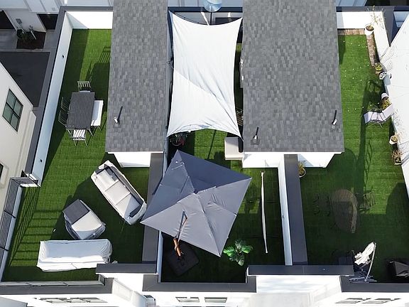 Rooftop is the middle one in this photo. Sail will stay providing ample shade!