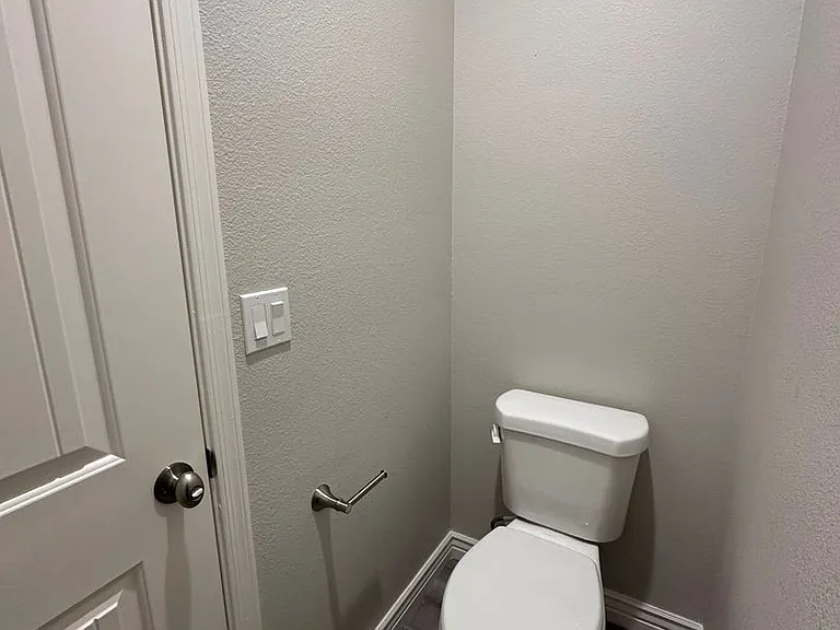 2743 Chambers Ave — Photo 23
