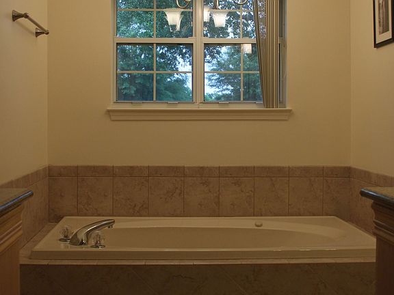 Jetted tub