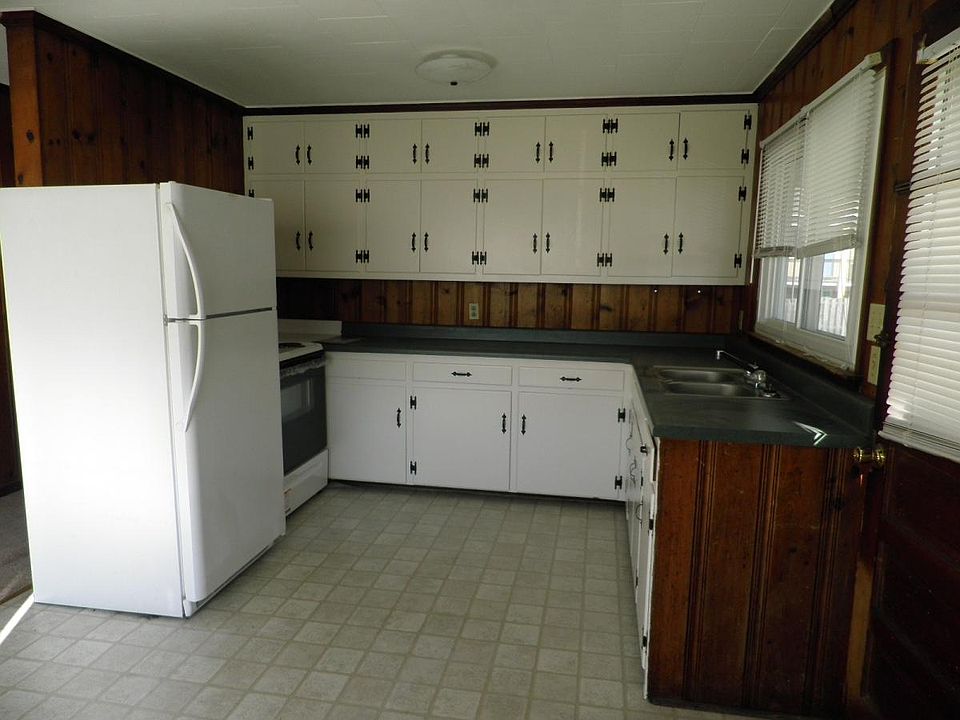2nd image of 105 Beaufort Ave