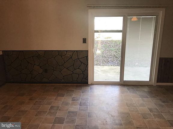 5th image of 46868 Rogers Dr