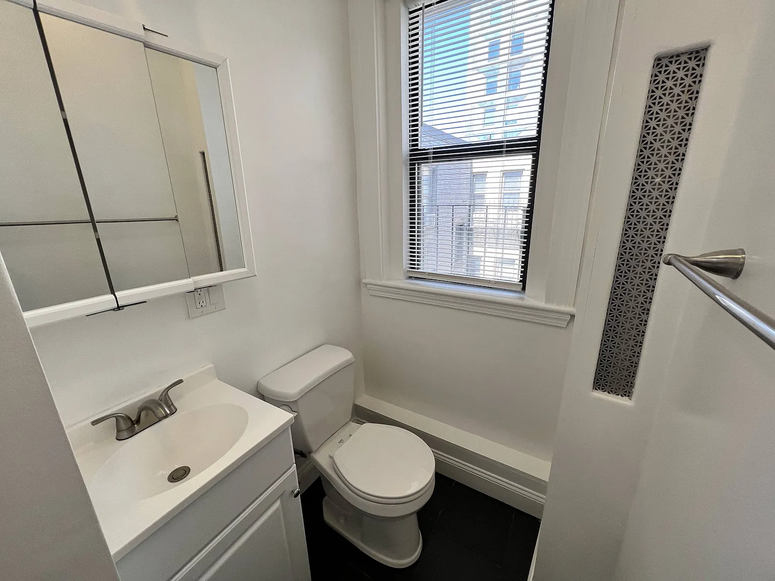 2 bed, 9999 sqft, $3,700 — Photo 4