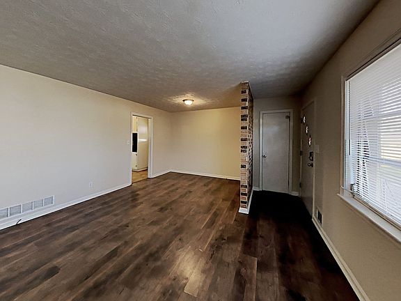 5th image of 2840 Birchwood Way SW