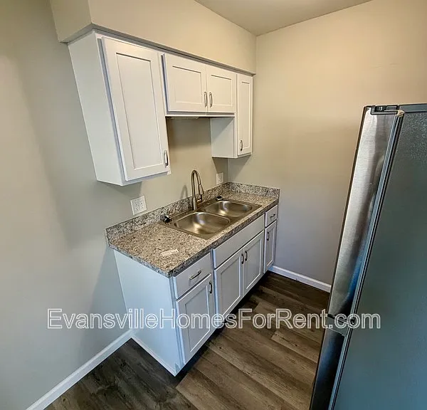 430 S Bosse Ave — Photo 4