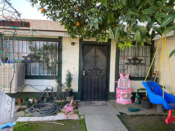 2nd image of 1622 N Encina St