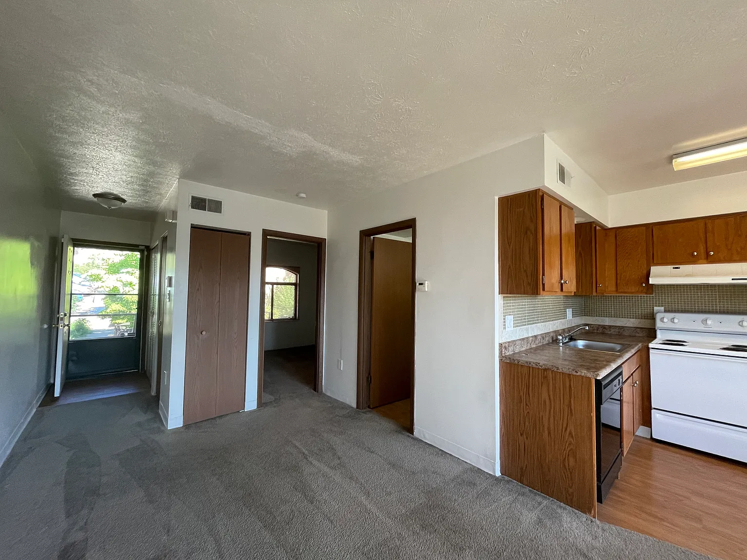 1 bed, 570 sqft, $1,350 — Photo 3
