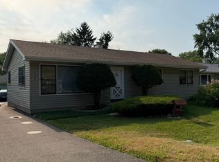 5507 Burwood Rd, Cary, IL 60013
