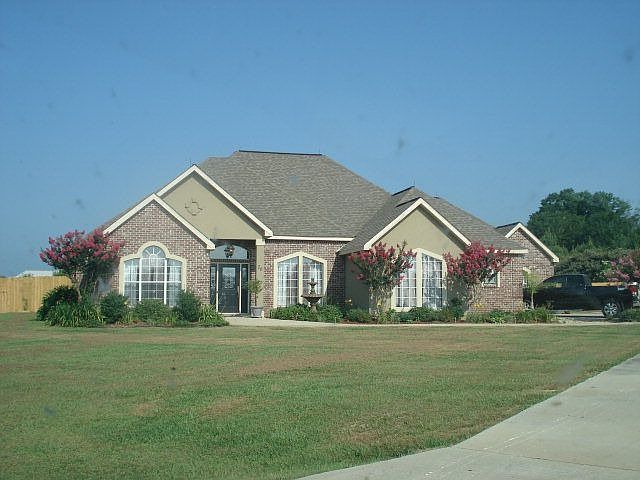 1st image of 26 W Lookout Dr
