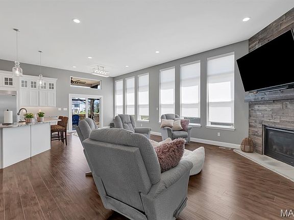 3rd image of 401 Hamlet Ct