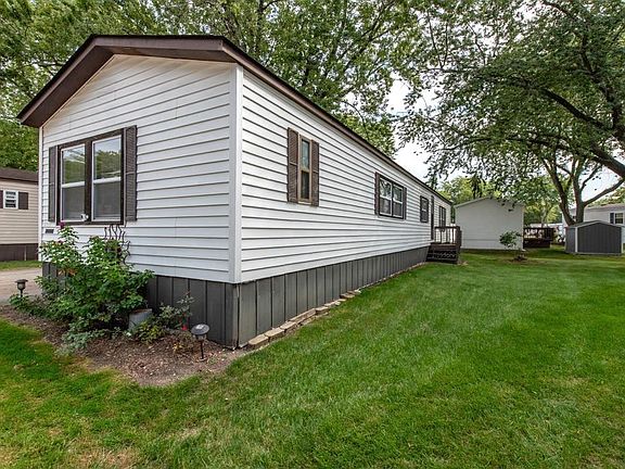 3rd image of 3285 Meadow Dr