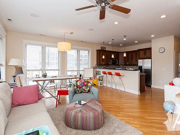 2nd image of 3154 N Kenmore Ave APT 3W