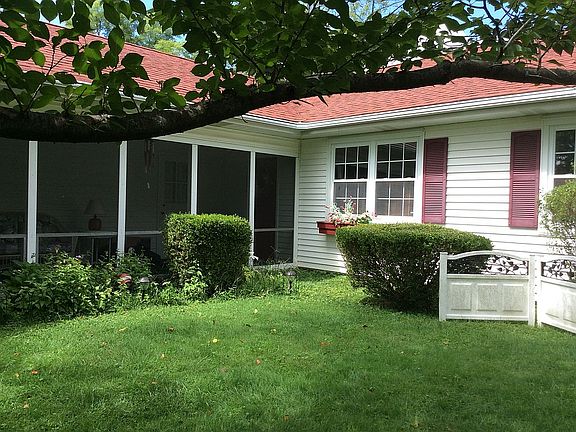 3rd image of 1020 Westglen Dr