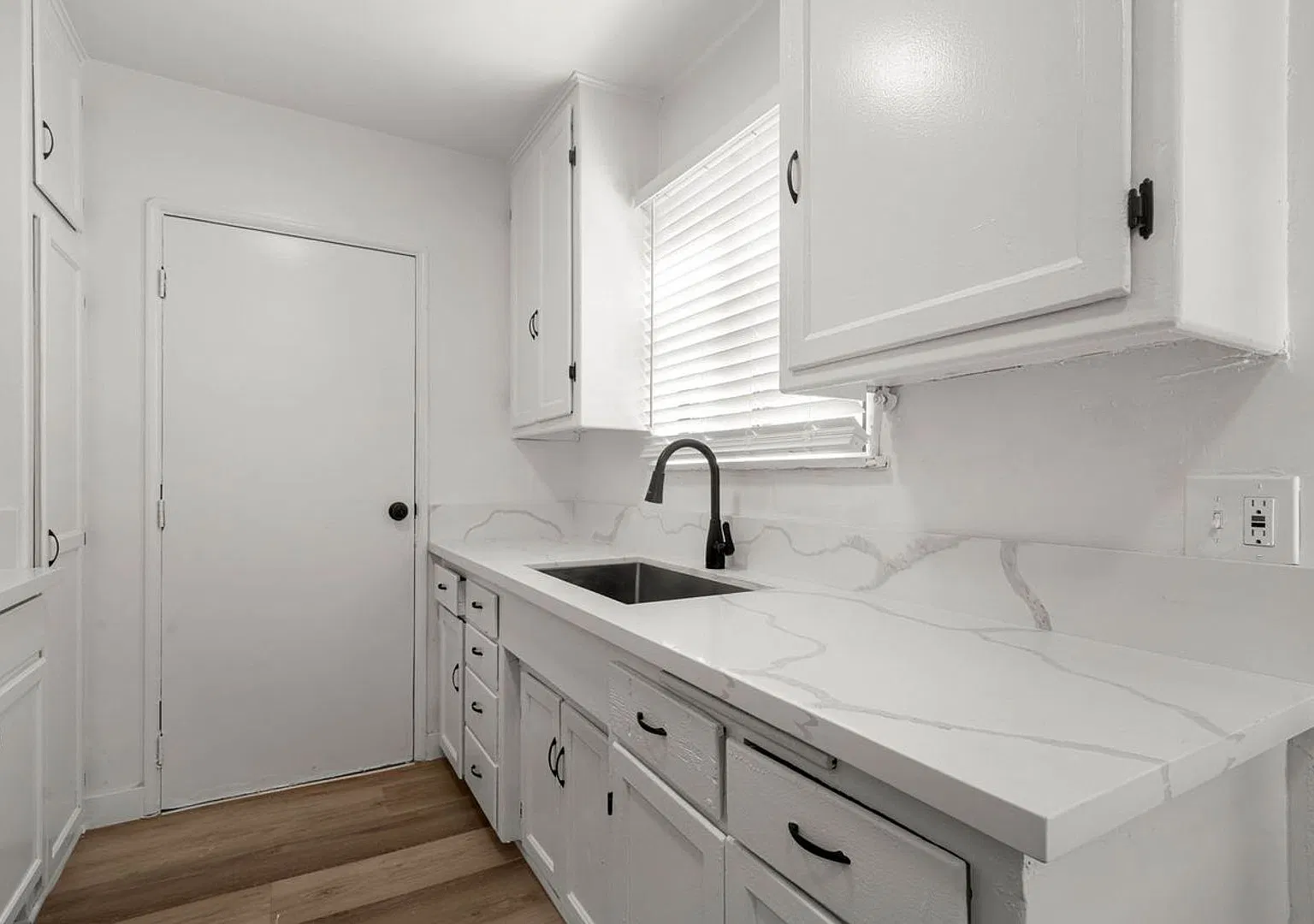 3601 W 59th ST — Photo 4