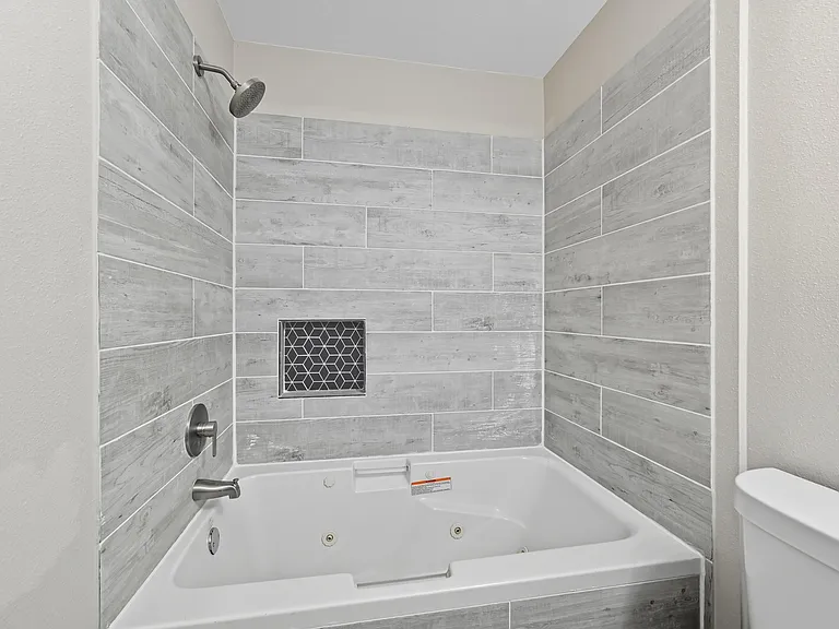 1927 Riverway Dr — Photo 7