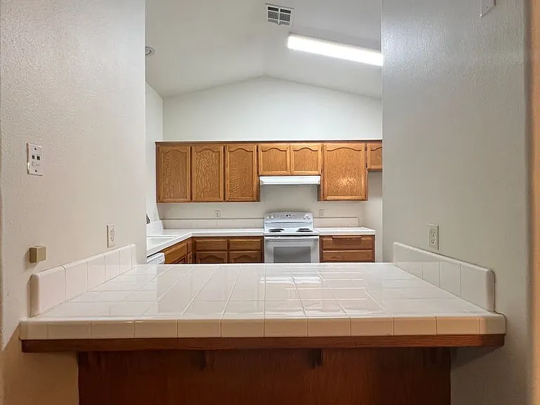 92 Rosewood Cir — Photo 10