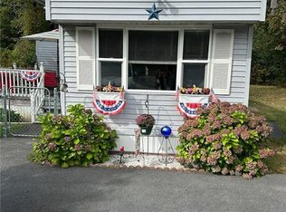 8 Hemlock Rd, Glocester, RI 02814