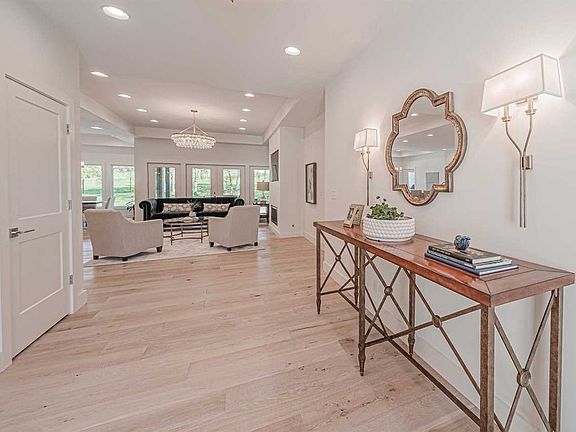 4th image of 6588 Deertrail Ct