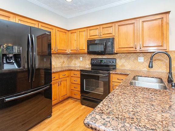 5th image of 1943 Riverton Dr