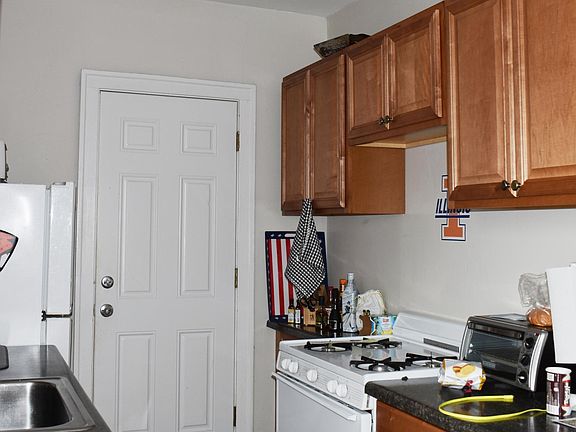 2nd image of 3815 N Greenview Ave #3