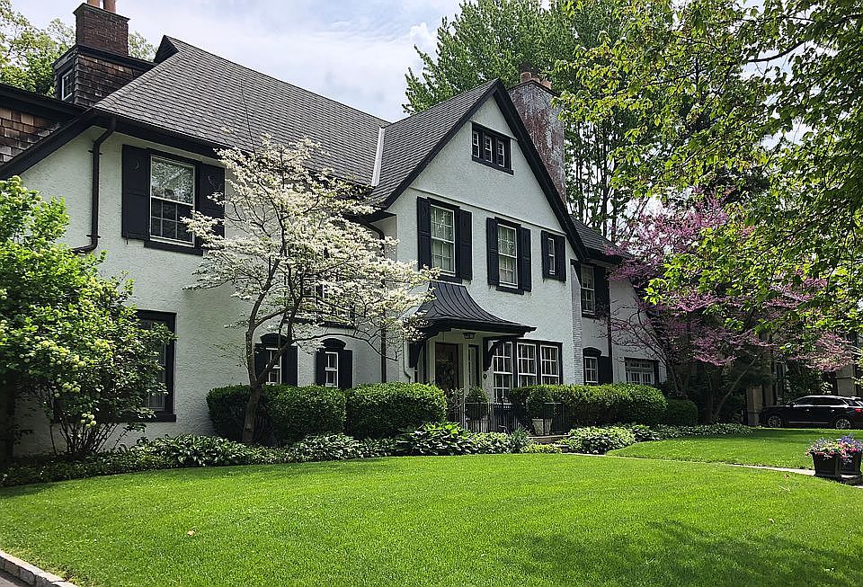 1st image of 30 Beverly Rd