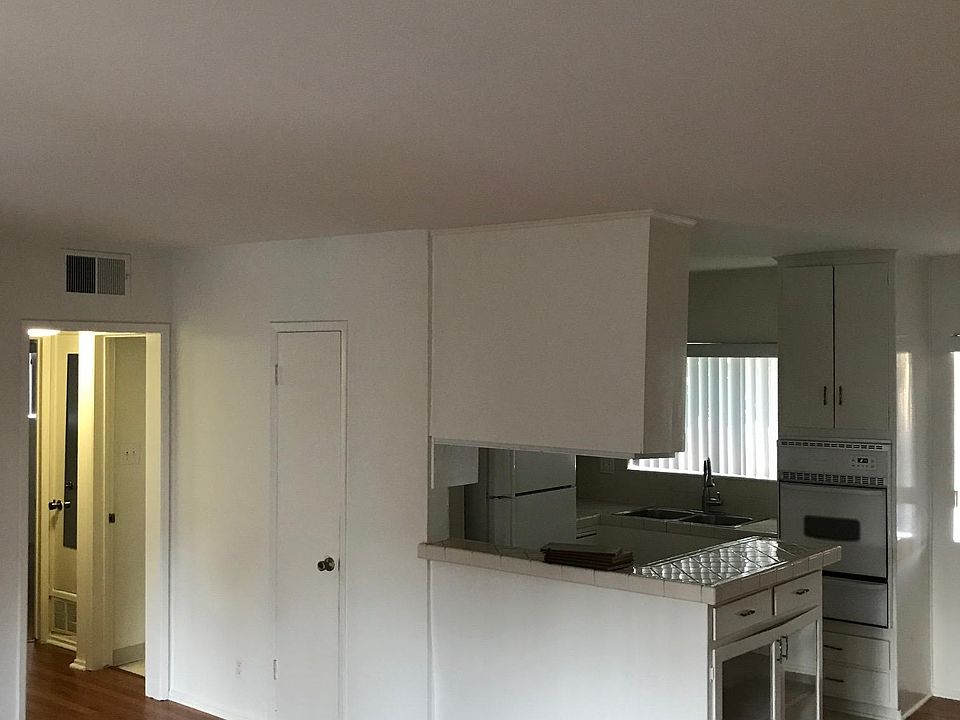 1st image of 6045 Whitsett Ave #Ryhugr32z