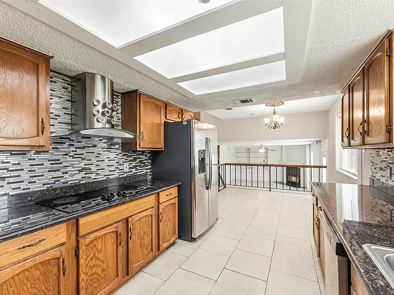 21431 Park Bend Dr — Photo 9