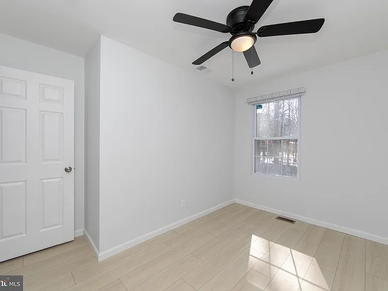 37 James Run — Photo 16