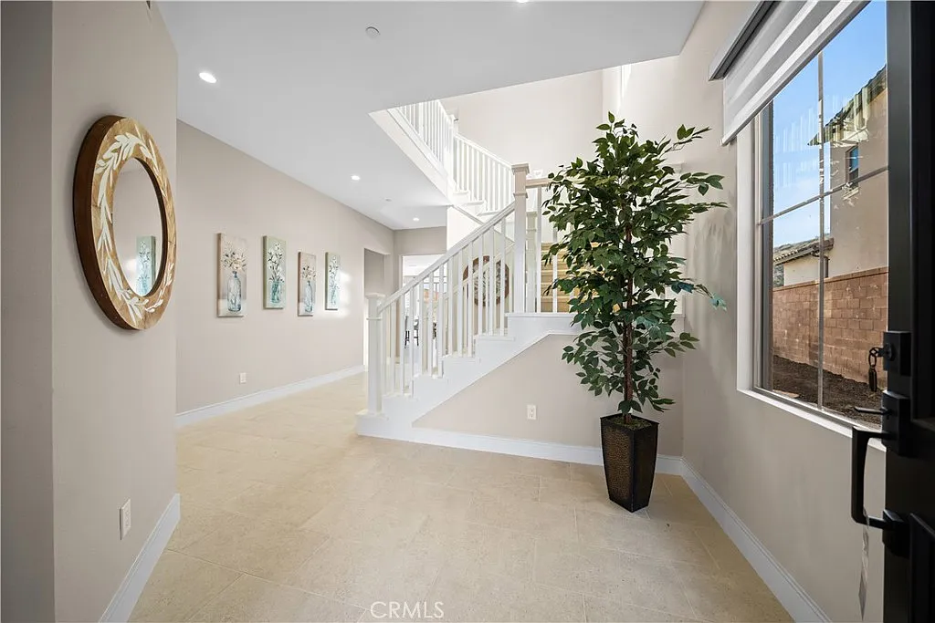 4 bed, 2753 sqft, $8,500 — Photo 4