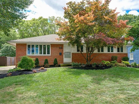 3rd image of 1095 Sunny Hill Dr